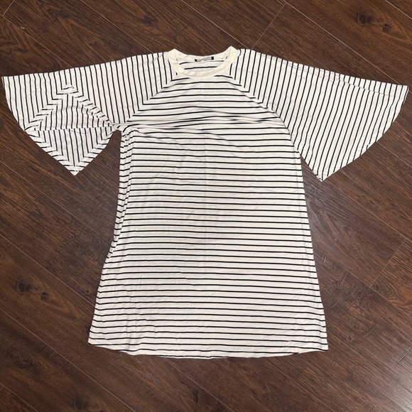 The Fifth Label Dresses & Skirts - THE FIFTH LABLE CREAM W/ BLACK STRIPES DRESS FLOWING MEDIUM LEGNTH SLEEVES